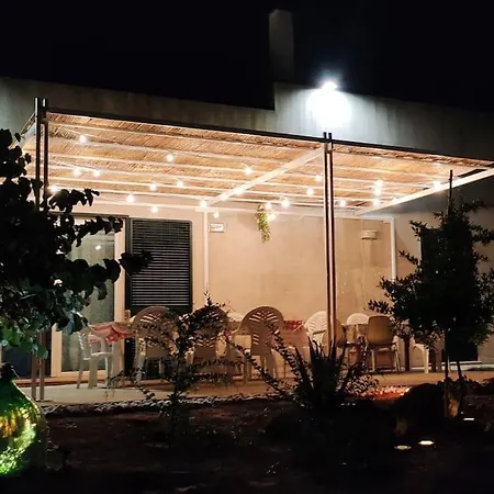 Casa Paritirossi Nella Campagna Salentina * Taurisano