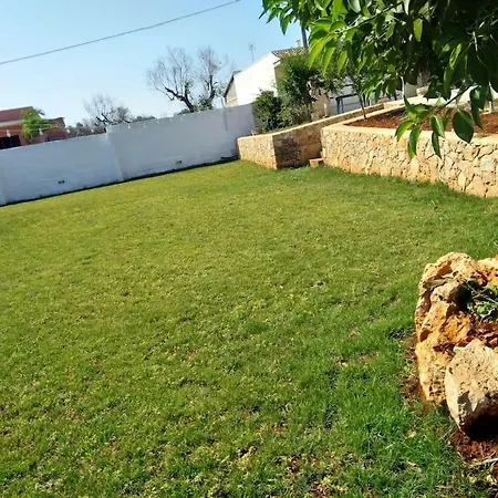 Casa Paritirossi Nella Campagna Salentina Holiday home *